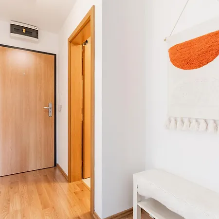 Airport Víšek Apartamento *